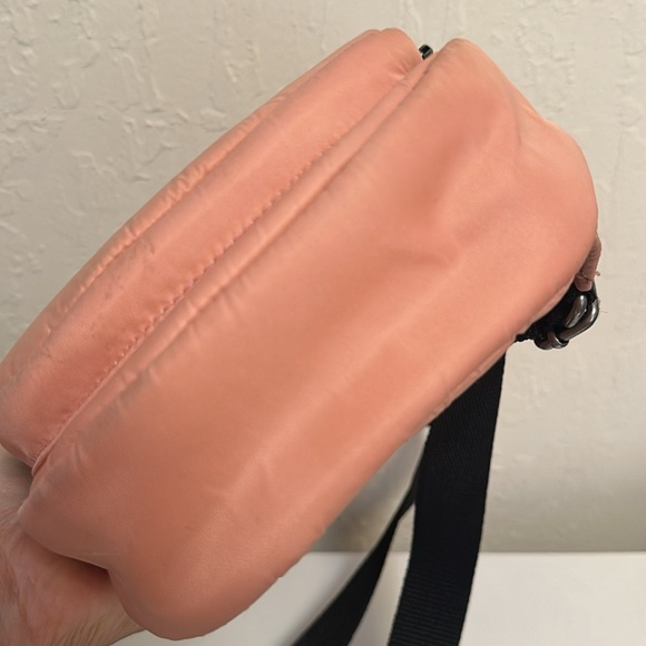 Vans shoulder bag peach in color double pockets. - Picture 10 of 10